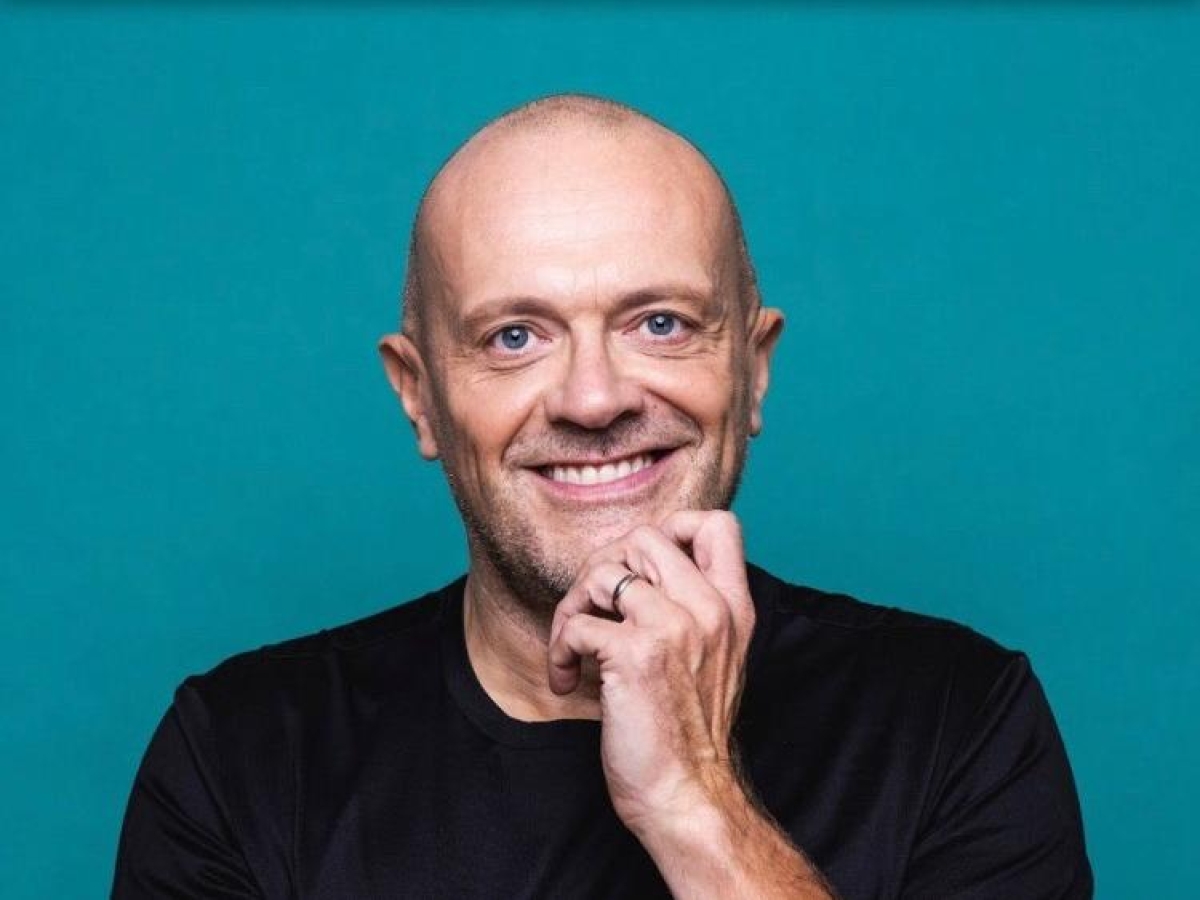 Sanremo 2026, Max Pezzali ospite fisso dalla nave del Festival