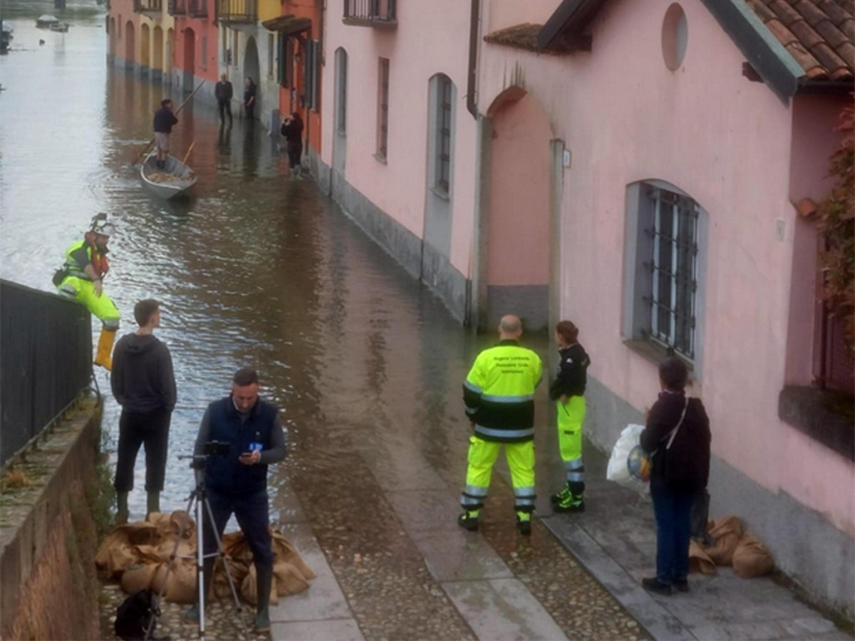 Maltempo in Lombardia, prosegue l'allerta rossa: disagi a Brescia e a Pavia dove è esondato il fiume Ticino