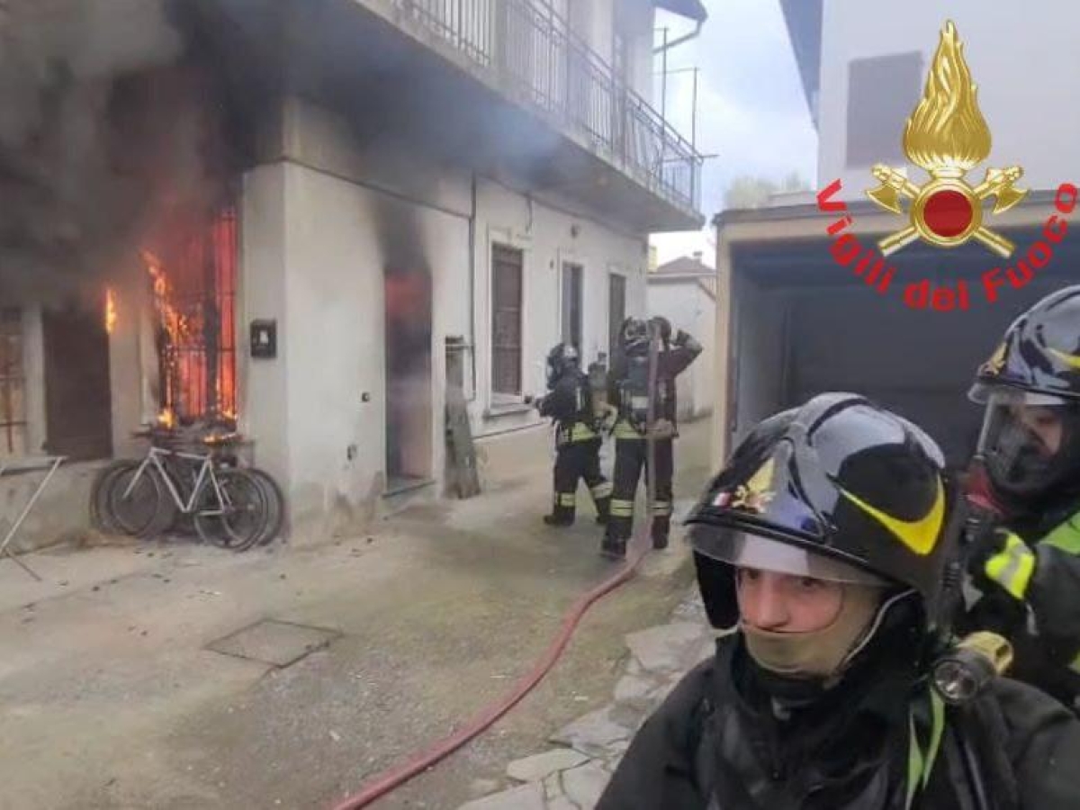 Incendio a Seregno, la lite tra coinquilini, la porta in fiamme per vendetta poi il rogo della casa