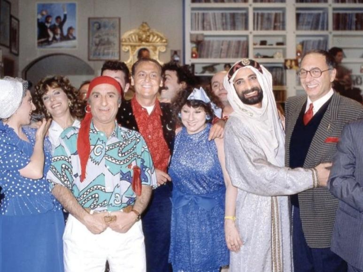 Renzo Arbore e «Quelli della notte»: Frassica mi bersagliava nella segreteria telefonica, Andreotti fece censurare Luotto l'arabo perché il re di Giordania protestava»