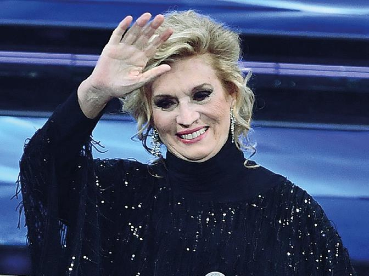 Iva Zanicchi, infortunio a «Cornetto Battiti Live»: si esibisce a piedi scalzi