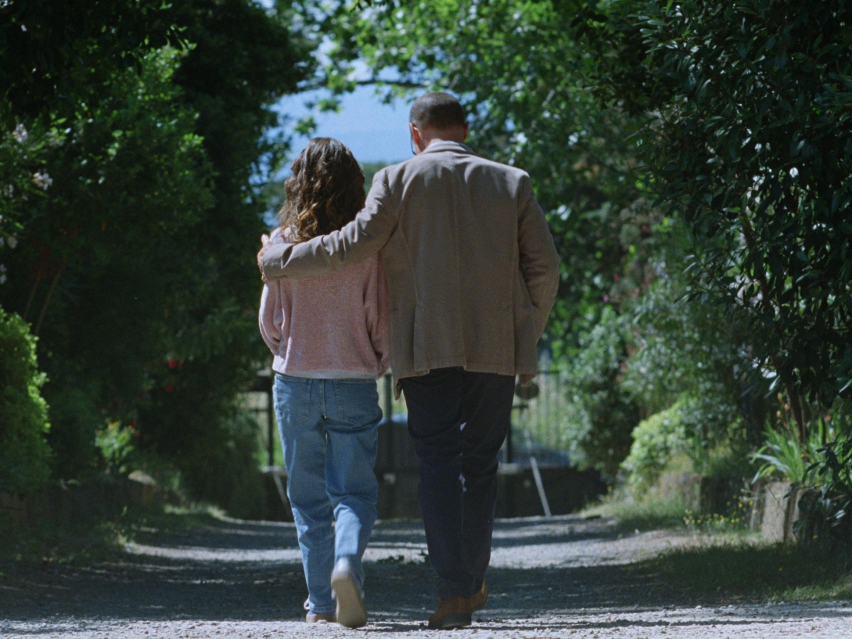 Papà Accorsi, il viaggio di nonno De Niro, Affleck il contabile, il segreto di Julie e altri 6 film al cinema o in digitale