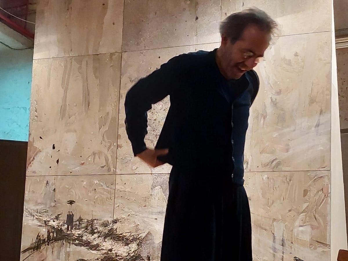 Giovanni Bonaldi e la mostra al Teatro Greppi in cui la cura si trasforma in arte