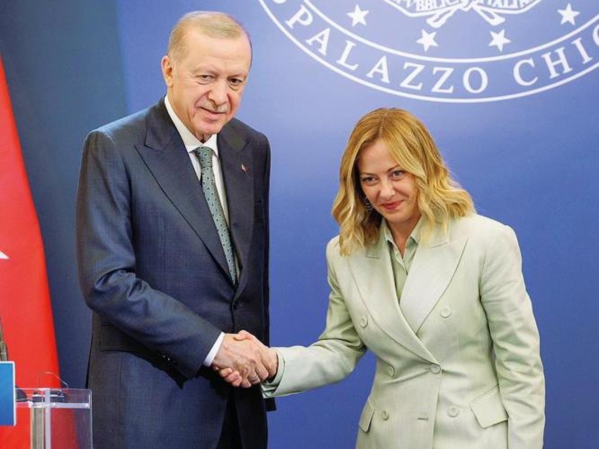 Meloni e le critiche a Mosca: «Dimostri di volere la pace come ha saputo fare Kiev»