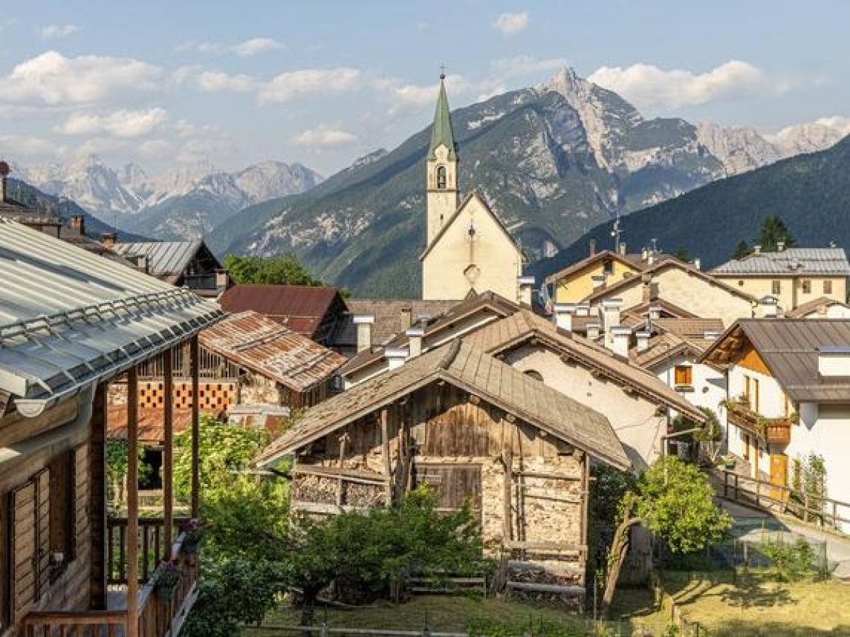 I paesi trentini dove non vuole abitare nessuno: «Un ulteriore contributo da 20 mila euro per chi acquista la casa da riqualificare»