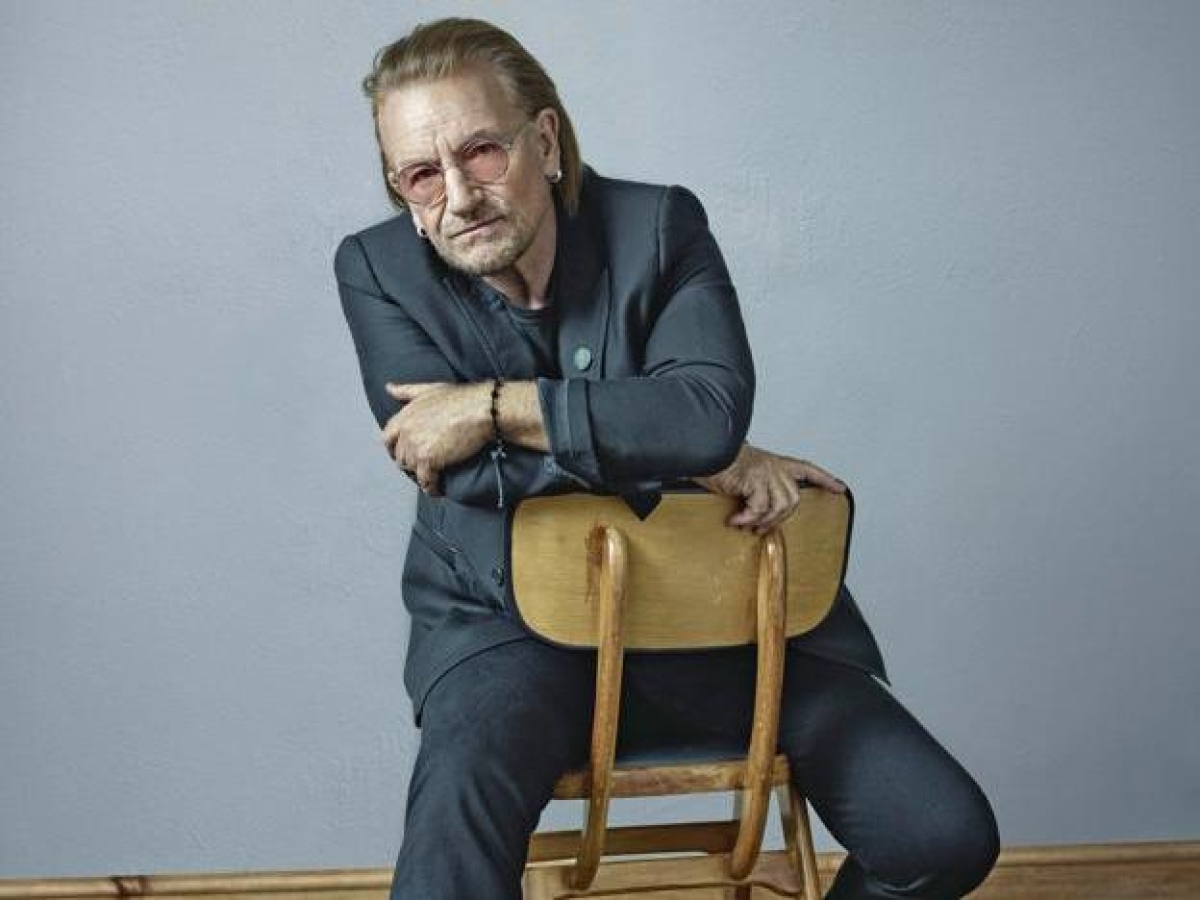 Bono, il leader degli U2: «Ho cercato mio padre attraverso Pavarotti. Trump e Putin sono un mostro bicefalo»