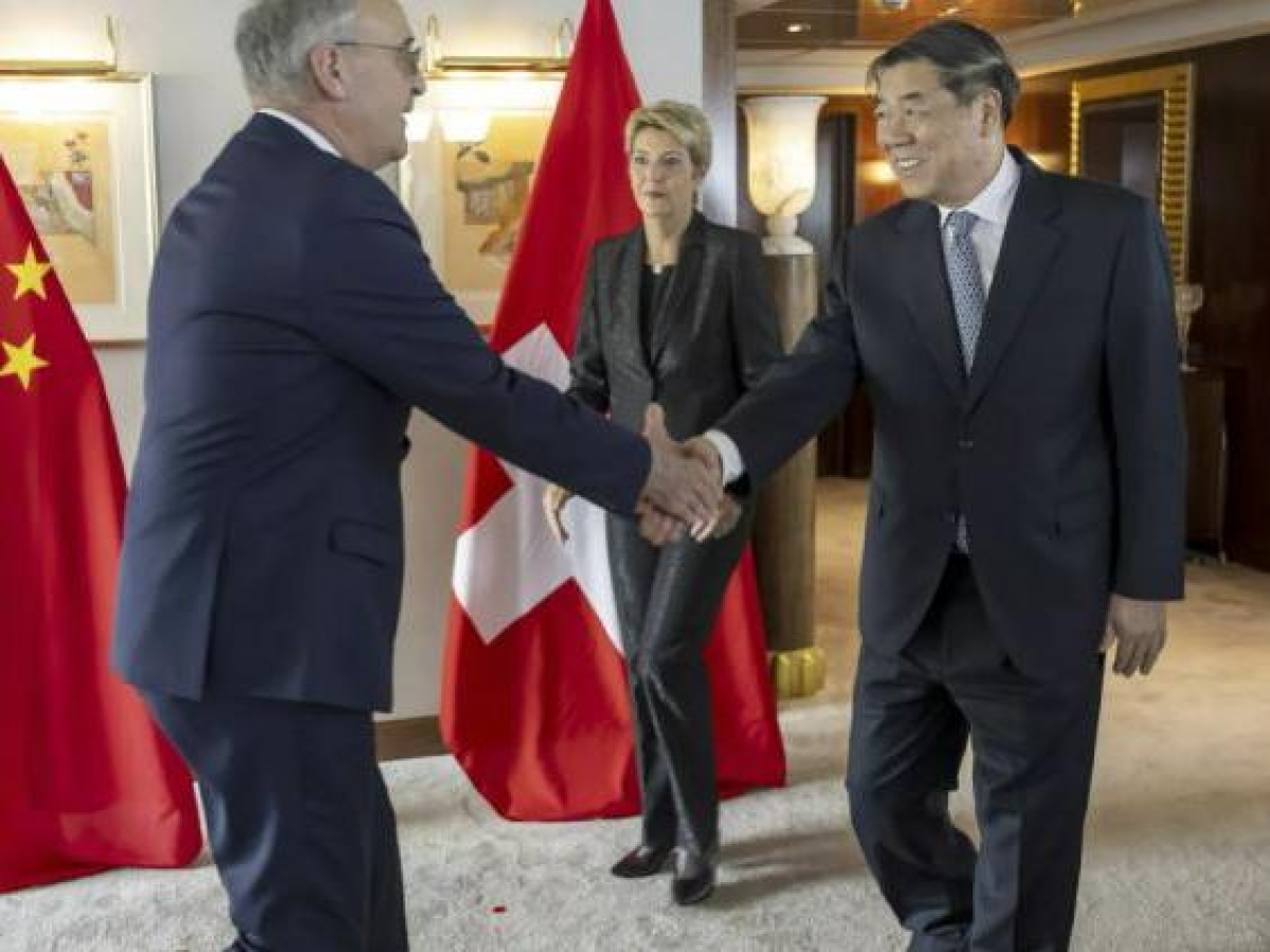 Usa, intesa con la Cina sui dazi. Ma è guerra sui farmaci con l Usa, intesa con la Cina sui dazi. Ma è guerra sui farmaci con l