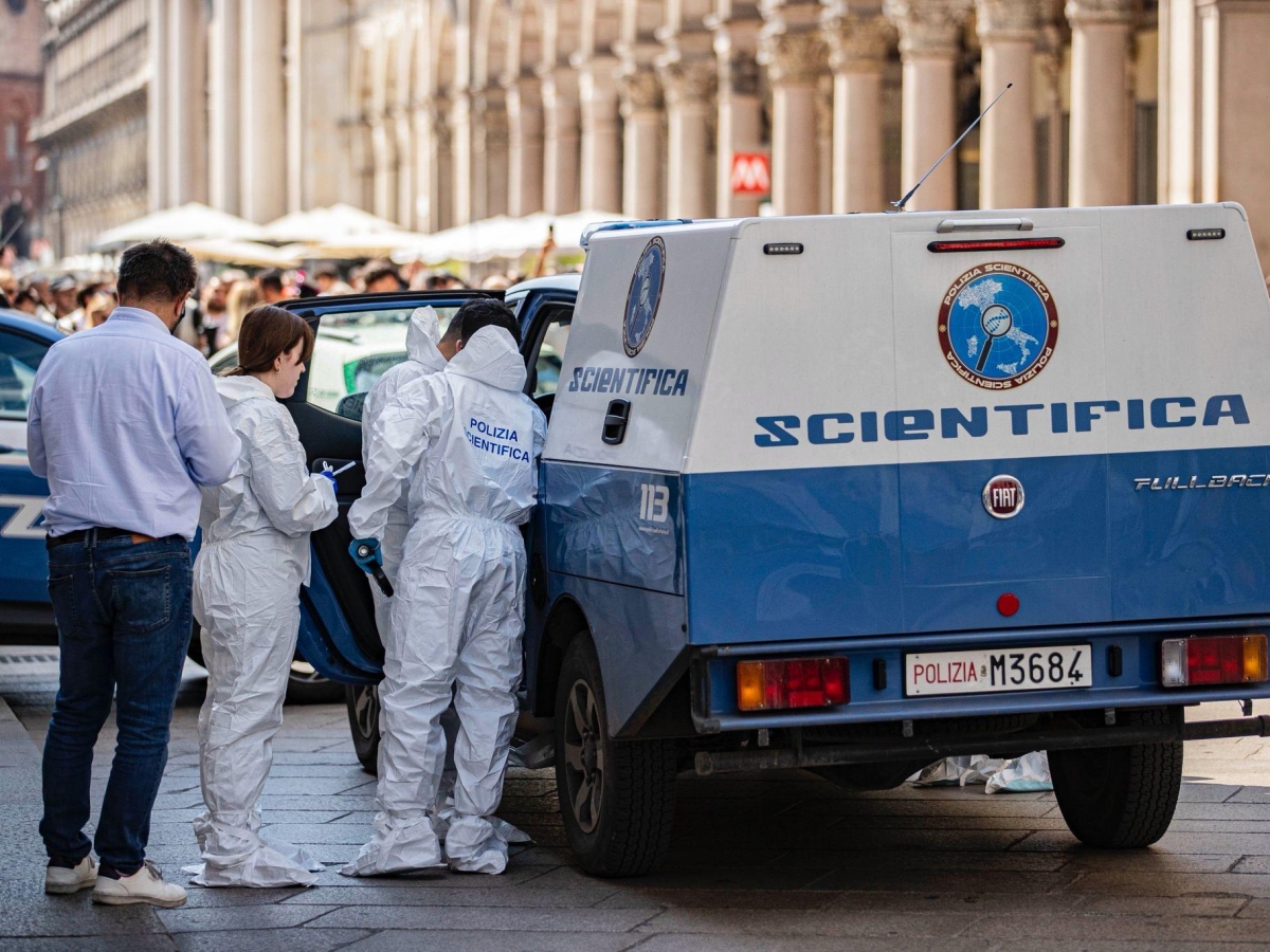 Il killer in fuga a Milano si è gettato dal Duomo: De Maria riconosciuto dai tatuaggi La collega trovata morta in un laghetto Il killer in fuga a Milano si è gettato dal Duomo: De Maria riconosciuto dai tatuaggi La collega trovata morta in un laghetto