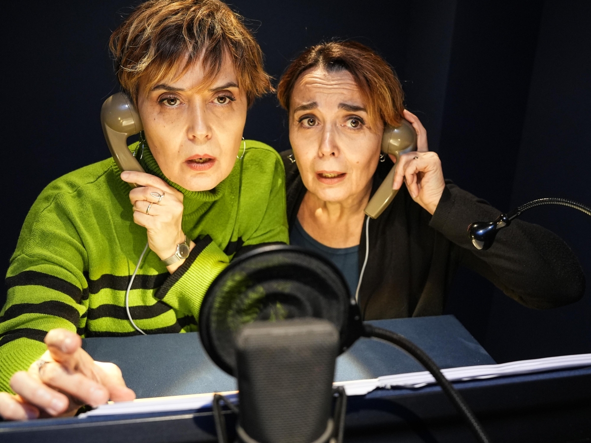 Marisa e Paola Della Pasqua, gemelle doppiatrici: «Abbiamo la voce identica: così ci siamo divise Gainsbourg e Hathaway. Le nuove scuole? Sfornano illusi»