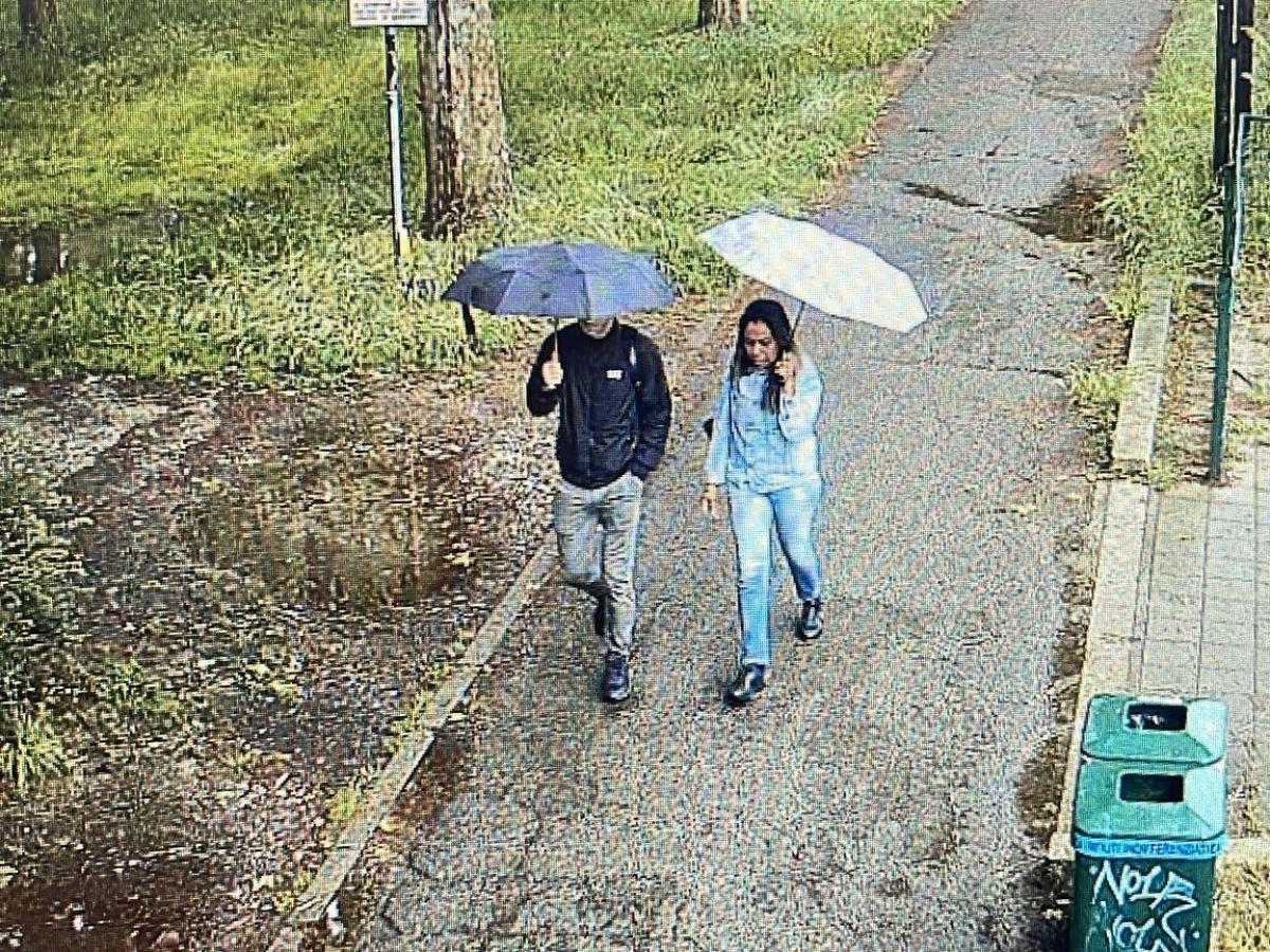 Il killer in fuga, la chiamata alla madre: "Ho fatto una c...". Il volo dal Duomo, il corpo tra i passanti | Il marito di lei: "Dissi: stai attenta" Il killer in fuga, la chiamata alla madre: "Ho fatto una c...". Il volo dal Duomo, il corpo tra i passanti | Il marito di lei: "Dissi: stai attenta"