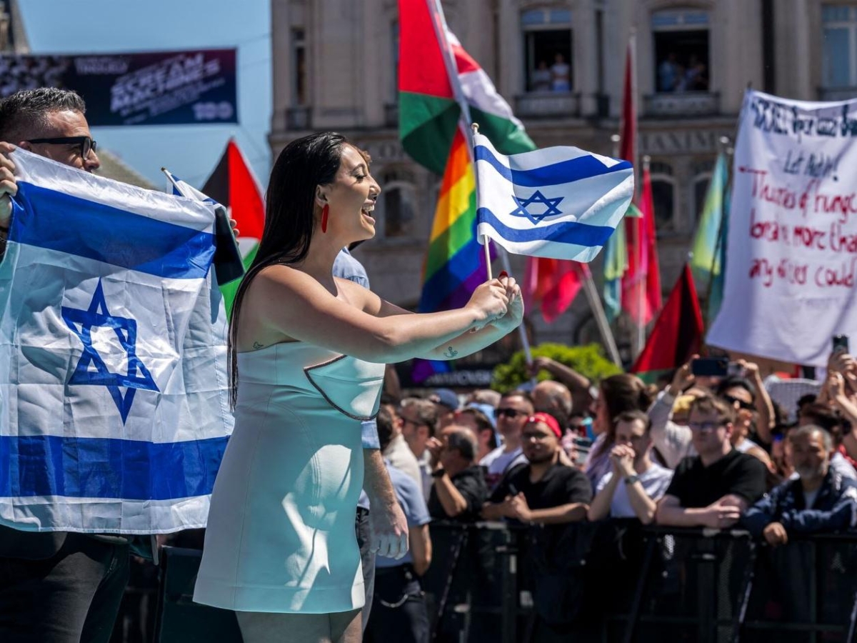 Eurovision, il gesto del taglio della gola contro la concorrente israeliana, sopravvissuta dell'attacco del 7 ottobre