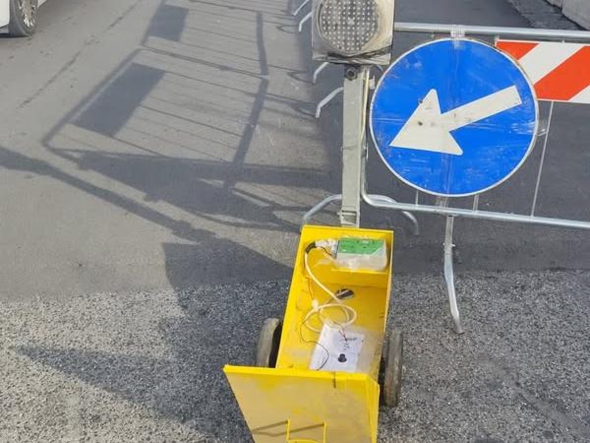 Pozzuoli, rubate le batterie dei semafori installati dopo il terremoto. Il prefetto: «Sciacalli, non faremo sconti»