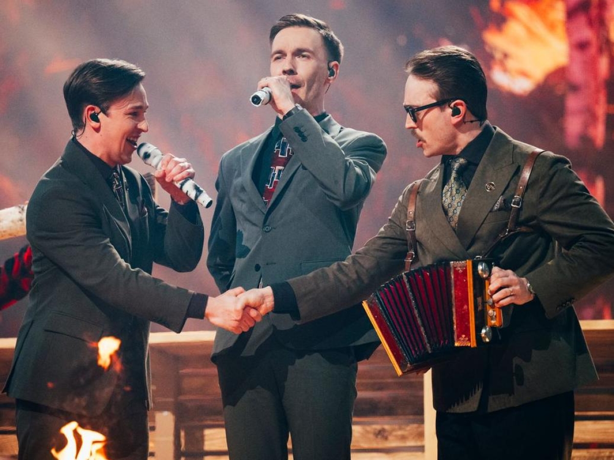 Chi sono i KAJ, in gara per la Svezia ad Eurovision 2025: i testi nel dialetto di Vörå, il nome ricavato da un acronimo e il brano «Bara bada bastu»