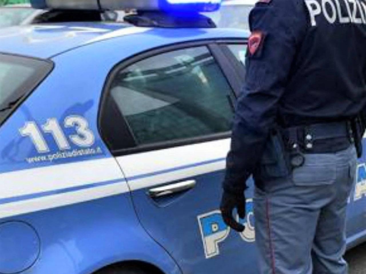 Napoli, benzinai accoltellati durante rapina: arrestati due giovani