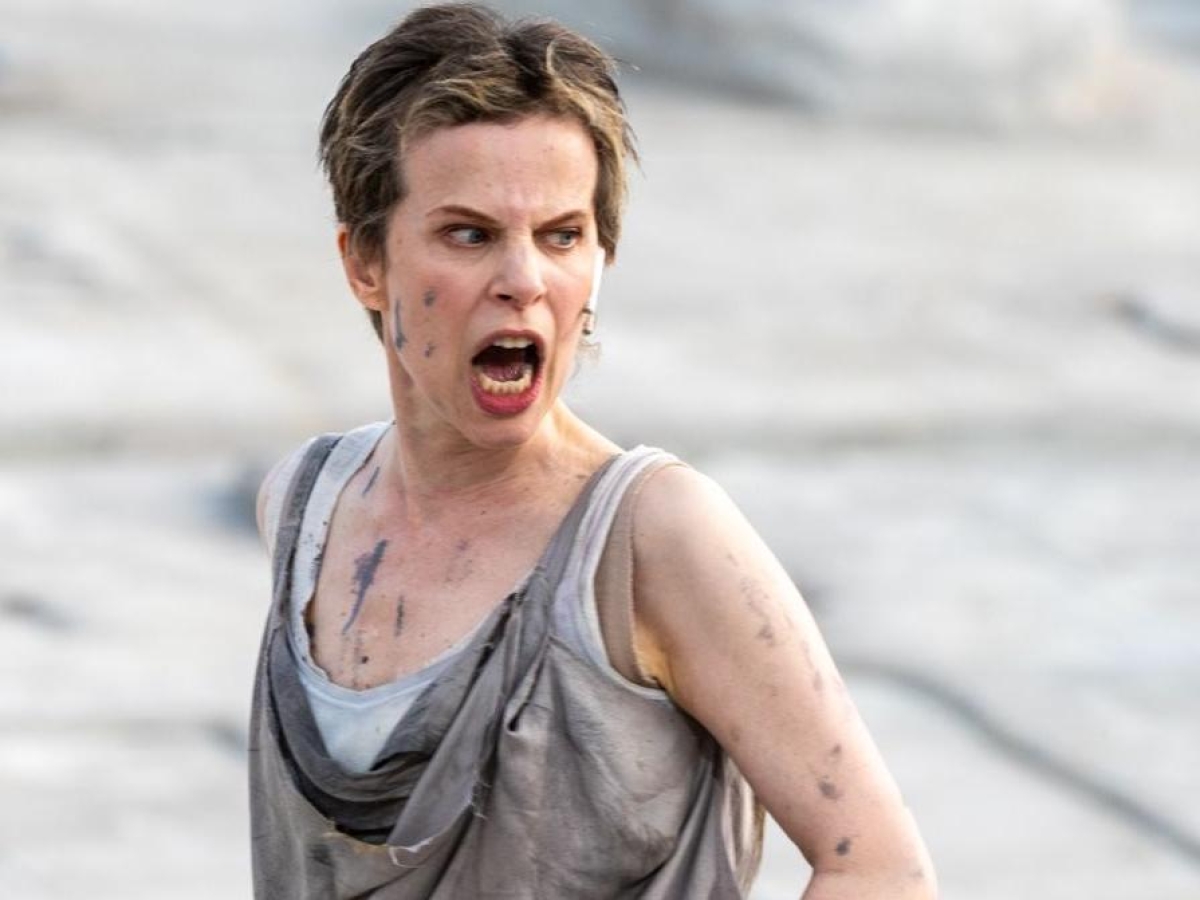 «Elettra», la forza drammatica di Sonia Bergamasco al Teatro Greco di Siracusa