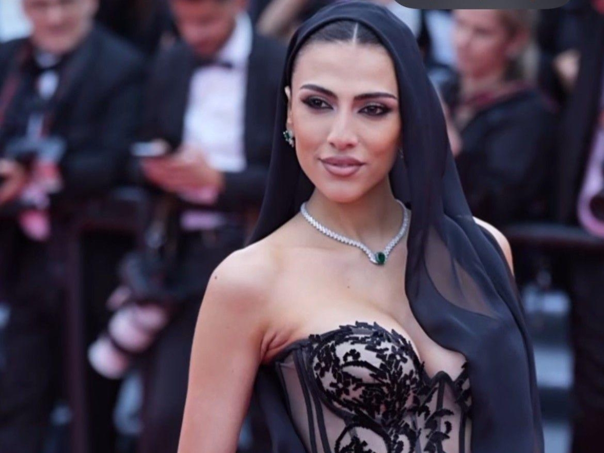 Giulia Salemi a Cannes, sul red carpet con l'abito realizzato dalle donne vittime di violenza in una sartoria di Milano