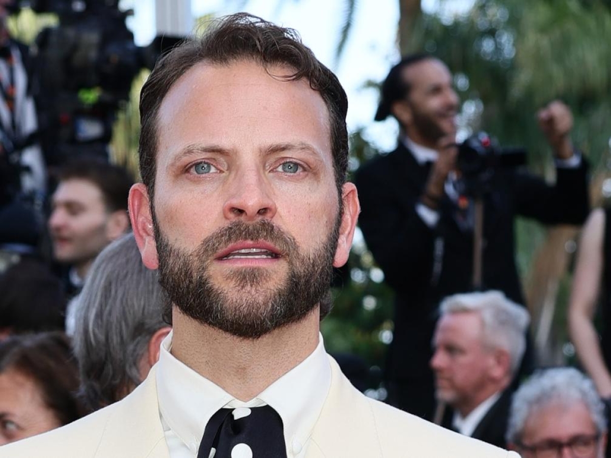 Alessandro Borghi a Cannes: «Interpreto un maschio tonto, lontano dai mitici cowboy. Sul set non so nemmeno sparare»