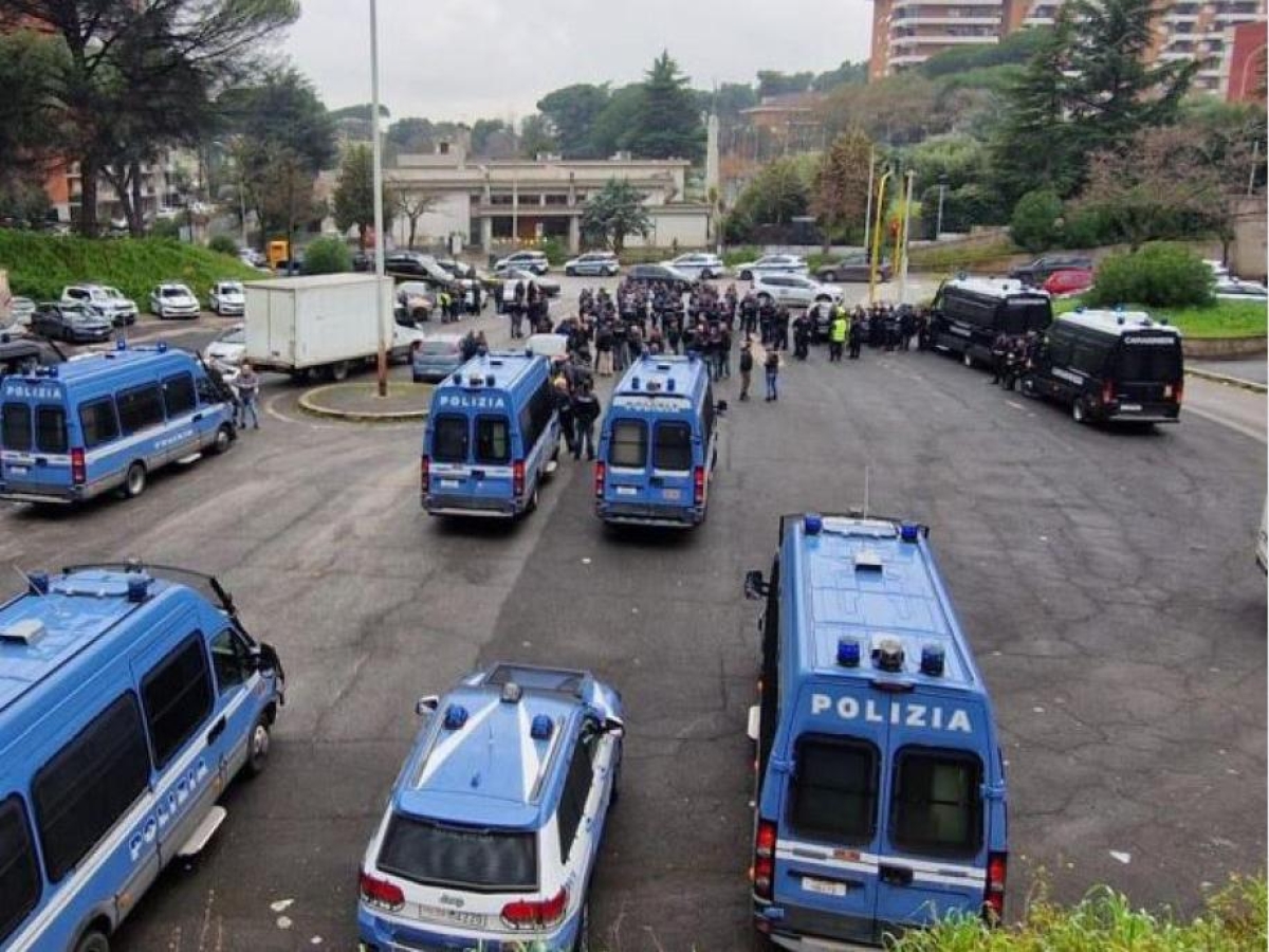Roma, guerra tra clan e omicidi per spartirsi le piazze della droga: le indagini puntano alle tifoserie di Roma e Lazio