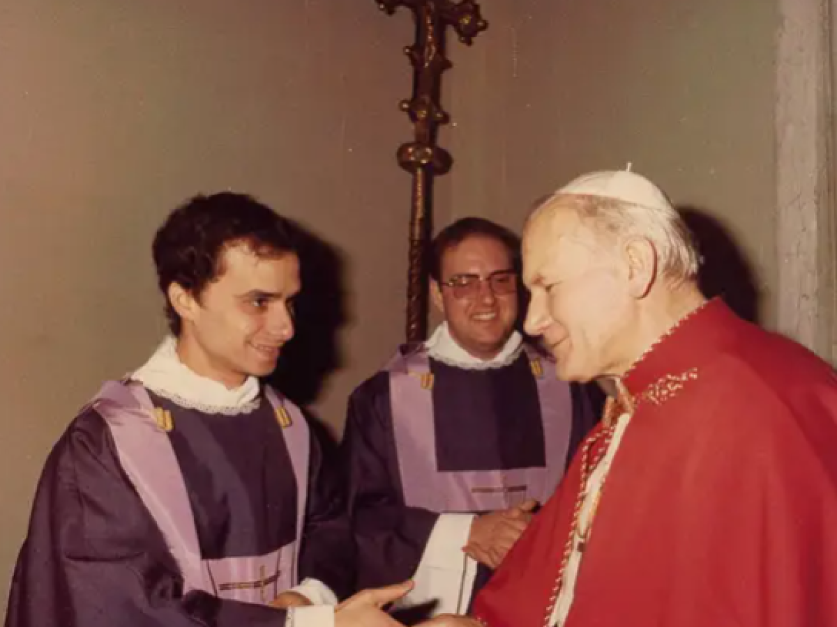 Come deve essere un leader, spiegato (nella sua tesi di dottorato) da papa Prevost