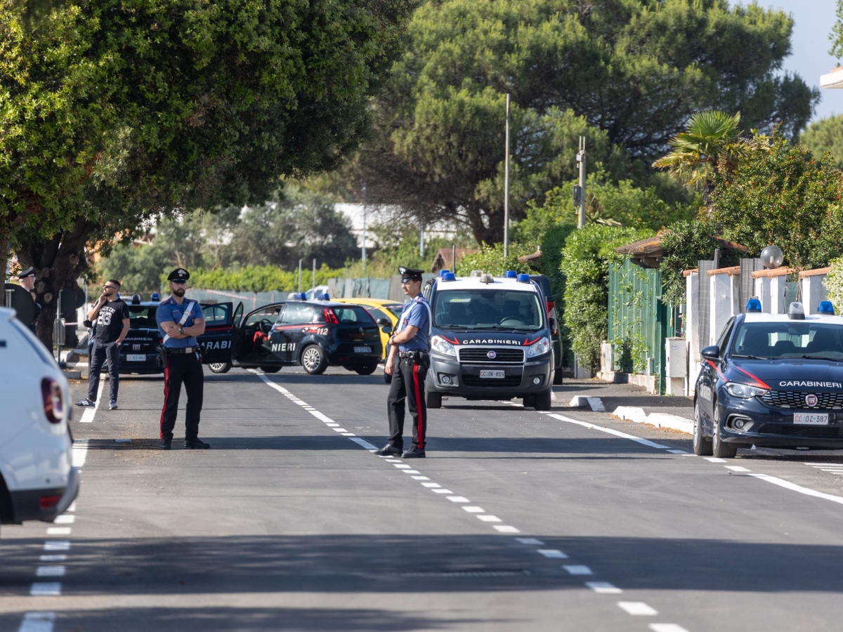 Omicidio a Fregene, trovati il coltello del delitto e il telefonino della vittima. Erano stati gettati in un campo