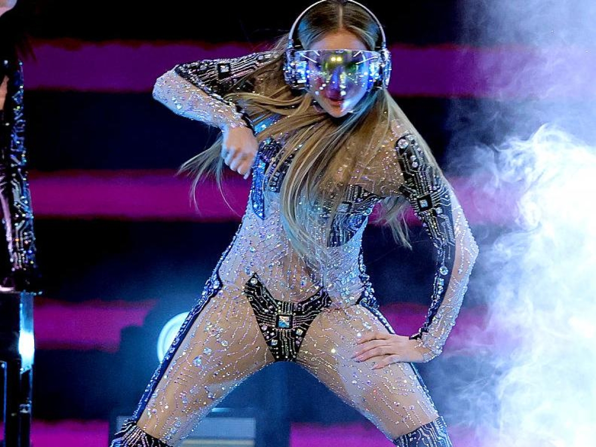 Summer Festival, Jennifer Lopez a Lucca: la scaletta, i 30 selfie a 1.400 euro con i fan, dove dorme