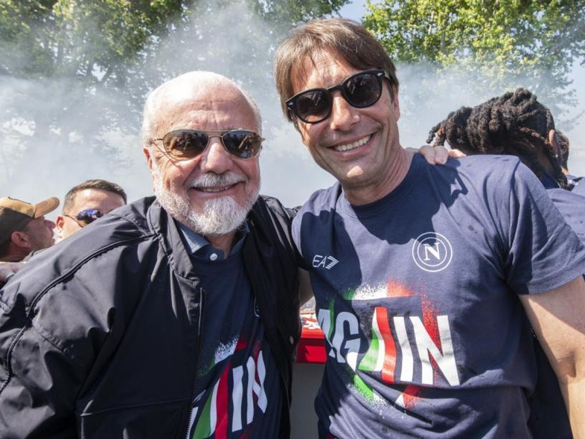 Napoli-Conte, è fumata grigia (per il momento). L'allenatore dello Scudetto riflette ma Allegri è già pronto