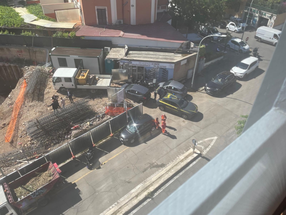 Via Petrolini, verifiche sui permessi per la palazzina: le ombre dell'ufficio condoni. I residenti: «Sanatorie illegittime»