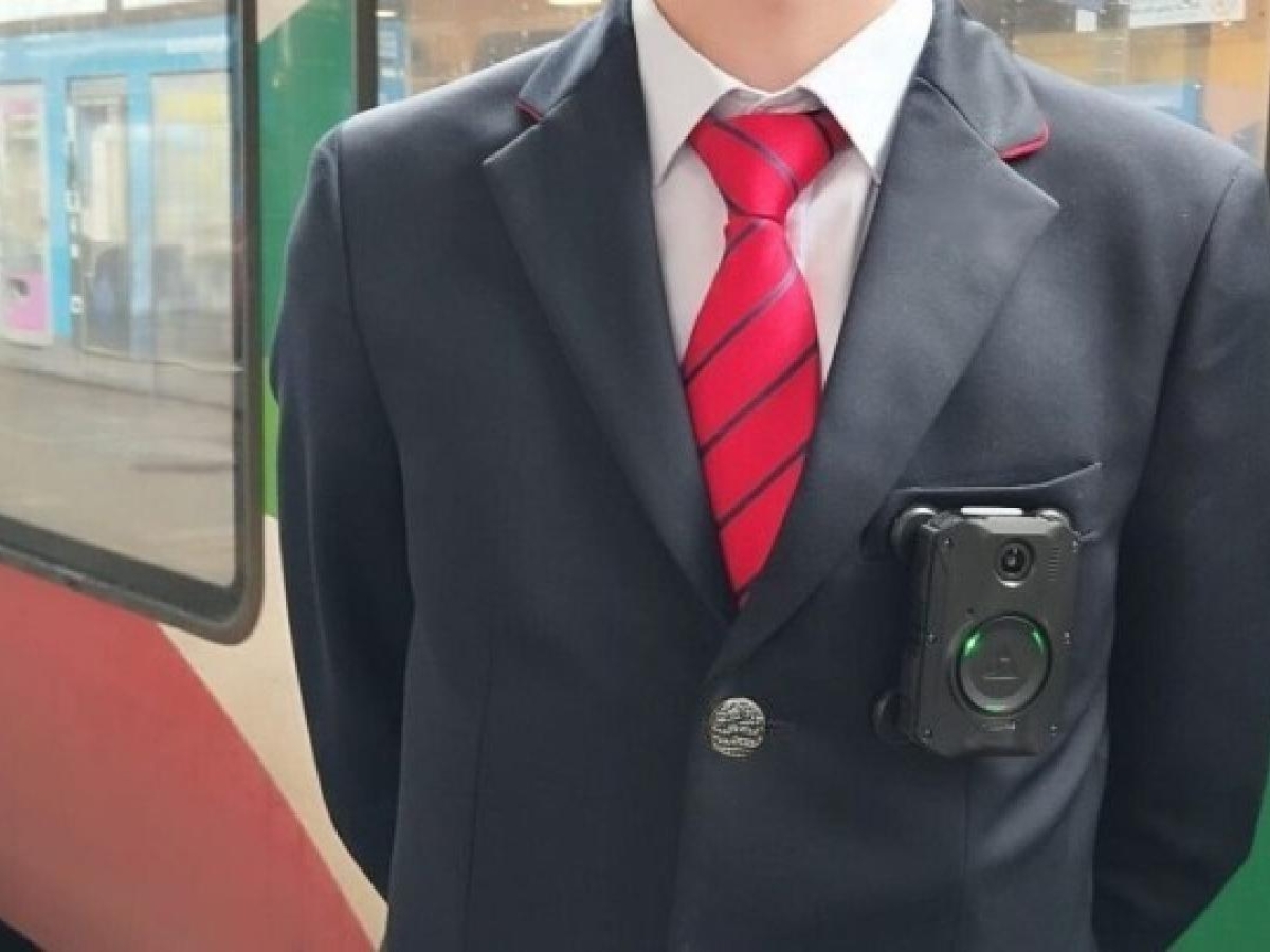 Sicurezza, dal primo giugno body cam per il personale Eav: attive su bus, treni e stazioni