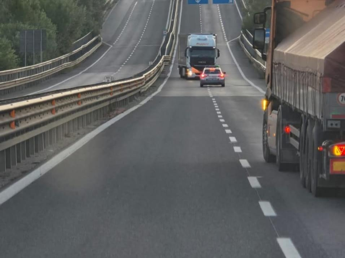 Paura sulla superstrada Siena-Grosseto: un Tir la imbocca contromano per 9 chilometri