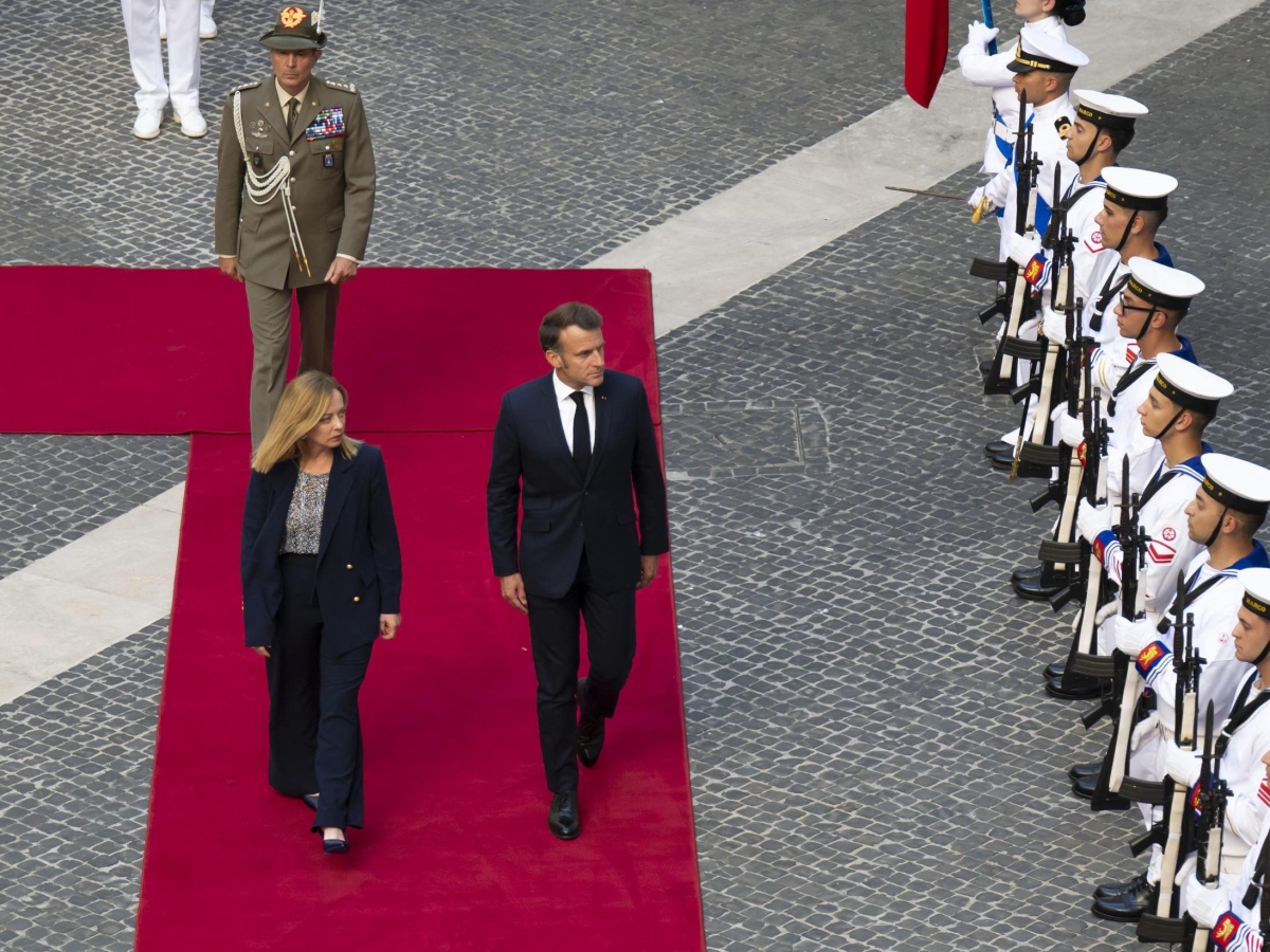 «Pace» Meloni Macron, 4 ore di vertice. Le regole e i confini della nuova «alleanza»: cooperazione tra pari e rapporti con gli Usa «Pace» Meloni Macron, 4 ore di vertice. Le regole e i confini della nuova «alleanza»: cooperazione tra pari e rapporti con gli Usa