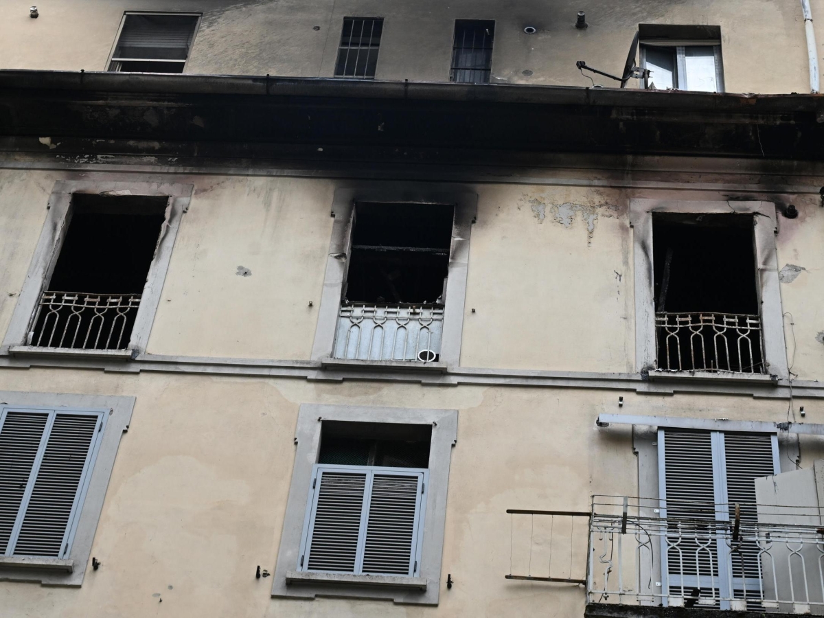 I vicini di Sueli morta per scappare dall'incendio: «Le fiamme si alzavano, lei gridava e chiedeva aiuto. Poi l’abbiamo vista buttarsi»