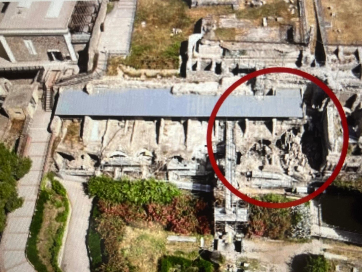 Bradisismo, a rischio anche Pompei: dopo le scosse crollo negli Scavi. La direzione chiede l'intervento dell'Ingv