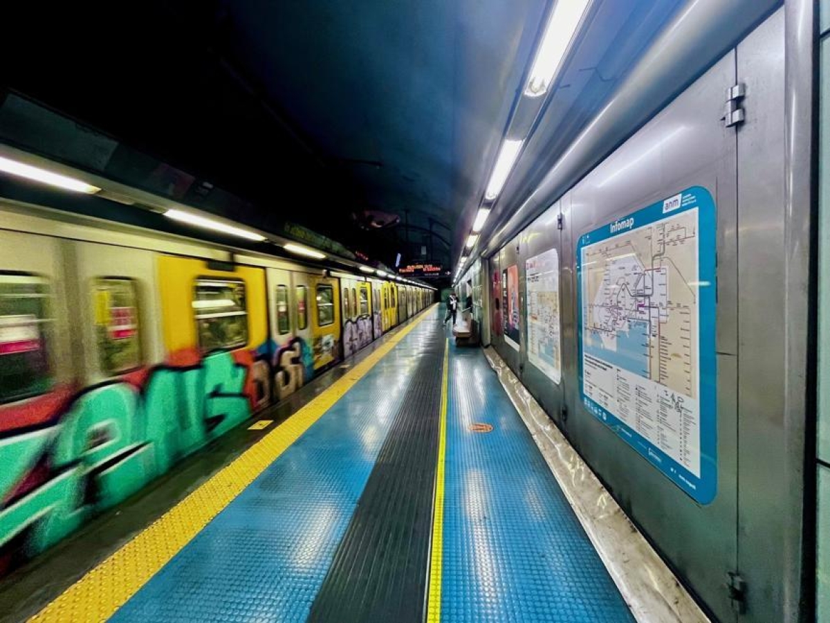 Metropolitana Napoli, ferma la Linea 1 per guasto tecnico. Linea 2 e 6, bus e funicolari stop per lo sciopero pro Palestina