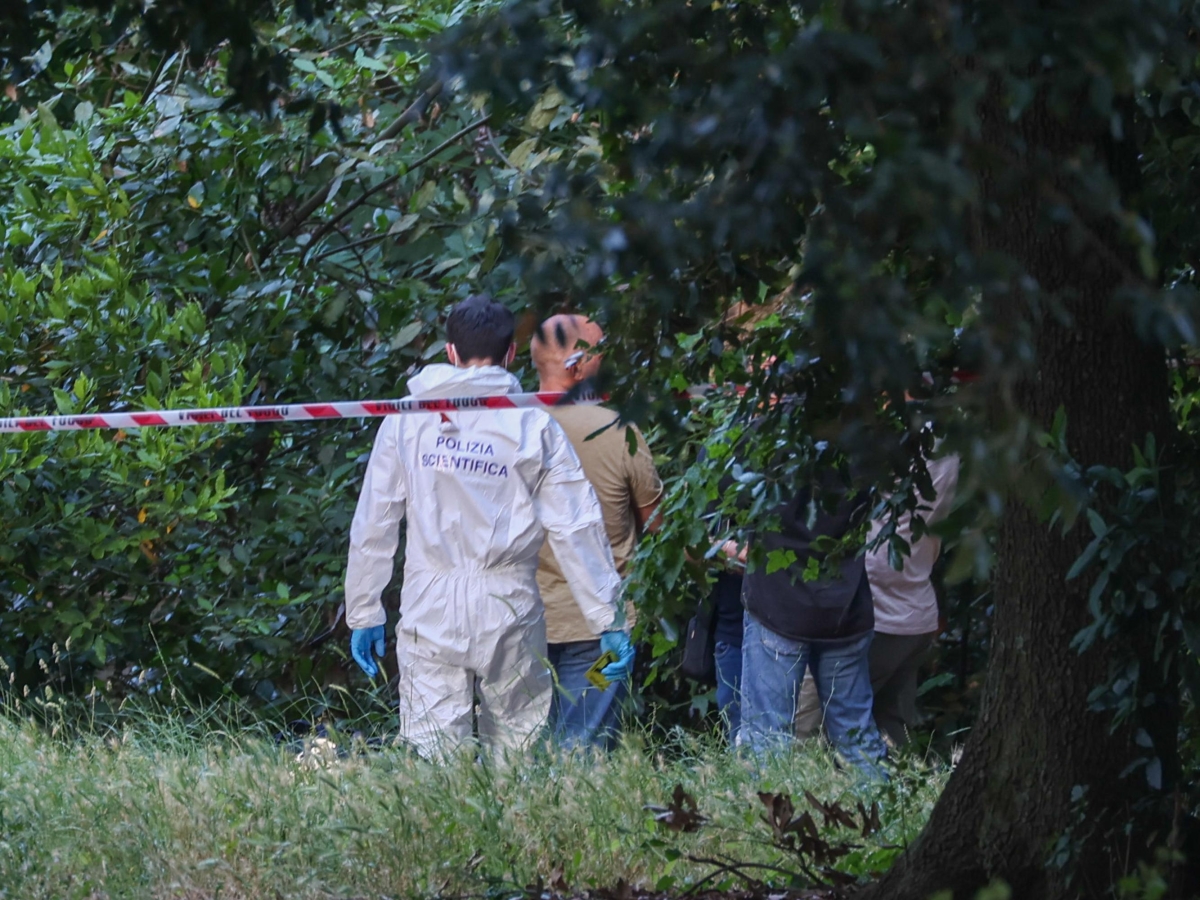 Identificate le vittime di Villa Pamphili a Roma: madre e neonata, sono dell'Est, la donna aveva 40 anni. Si cerca un uomo