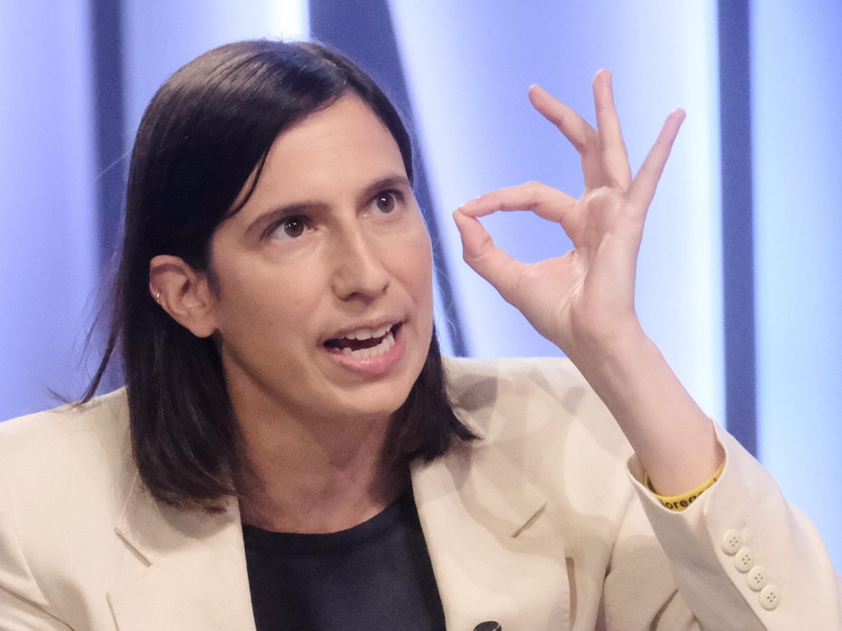 Schlein e l'«Estate titubante» del Pd (tra inchieste e candidature rinviate per le Regionali)