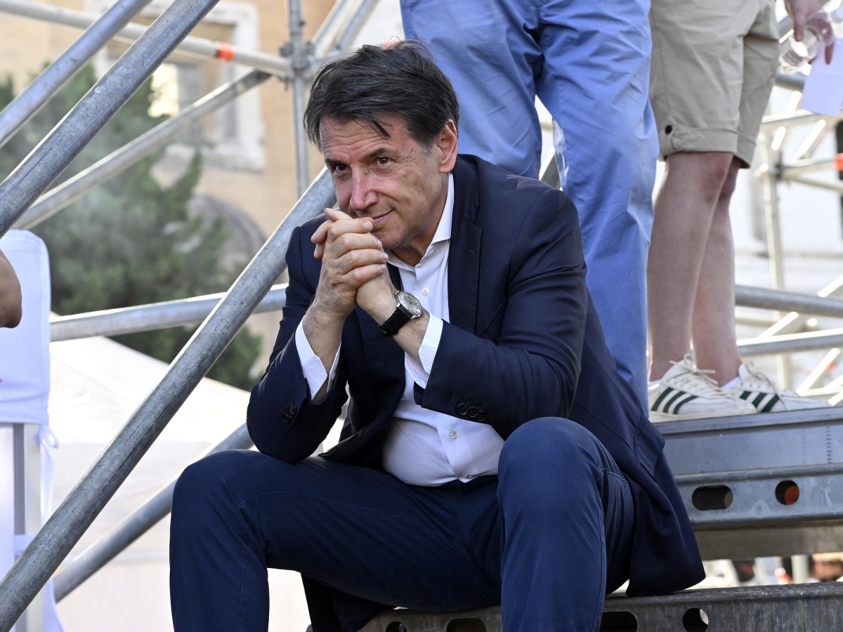 Conte sfila tra le 400 sigle: «La maggioranza degli italiani contro la spesa militare»