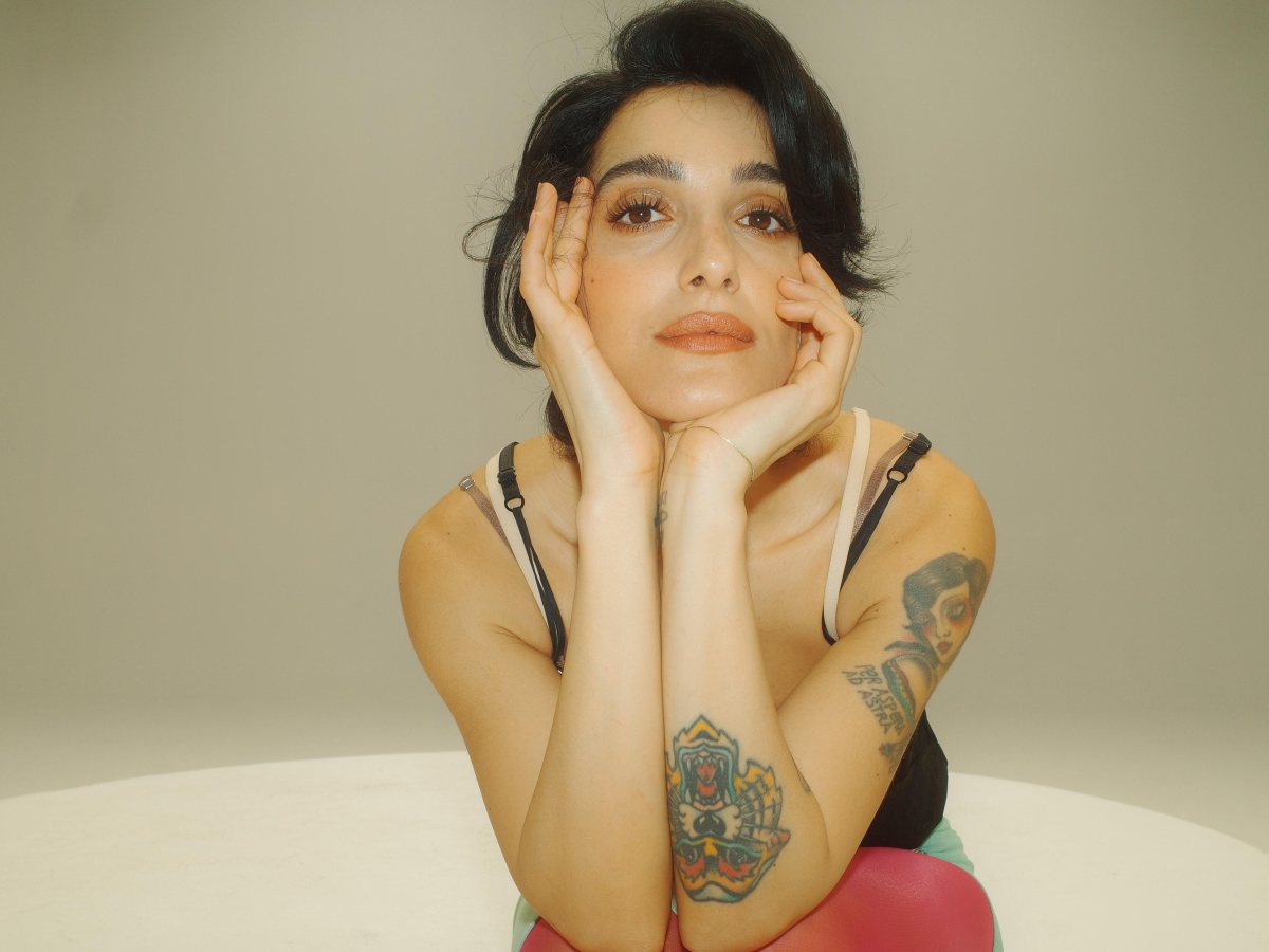 Levante: «Papà morì che avevo 9 anni, in tantissime mie canzoni c’è lui. Infastidita dalle voci su Diodato, la verità la sappiamo solo io e lui. Ecco perché mi chiamo Levante»