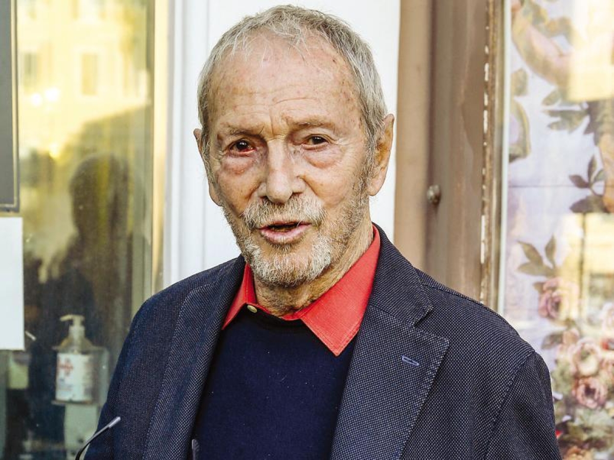 Diễn viên Umberto Orsini: "Từ Visconti đến Fellini, tôi là người duy nhất còn sót lại. Tôi yêu Rossella Falk, nhưng đối thủ của tôi đã đánh bại bà ấy." | Corriere.it