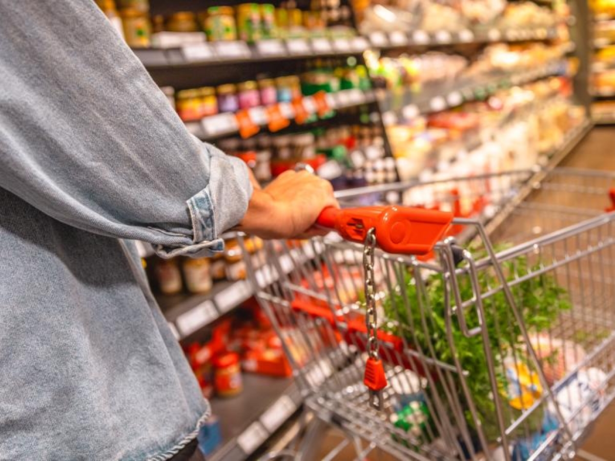 Spesa a domicilio a Milano, tornano a scioperare i fattorini delle aziende che consegnano i prodotti di Esselunga