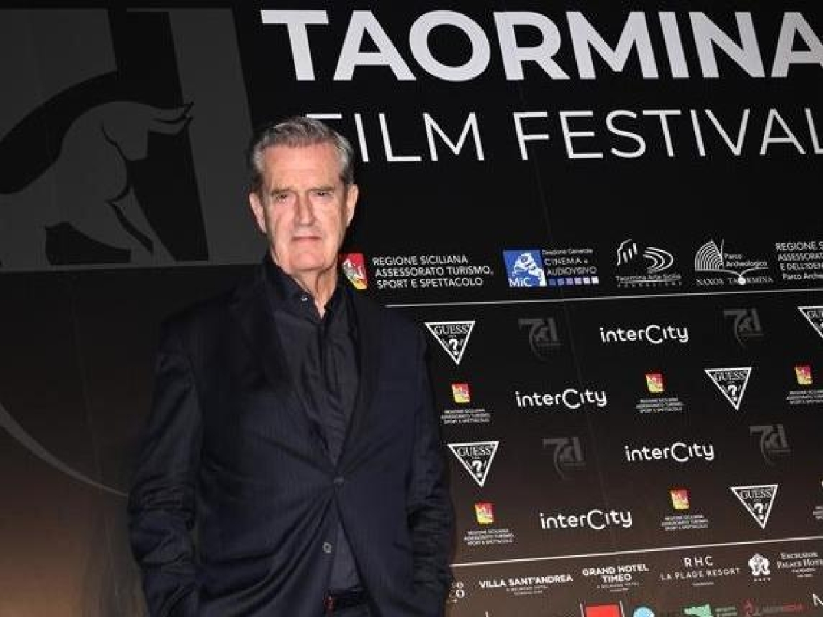 Rupert Everett, «Fatto fuori da "Emily in Paris 5", sono dispiaciuto»