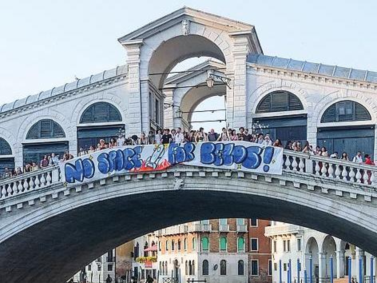 Bezos e le nozze a Venezia, la fronda del "No": «Gli impediremo di arrivare in chiesa» Bezos e le nozze a Venezia, la fronda del "No": «Gli impediremo di arrivare in chiesa»