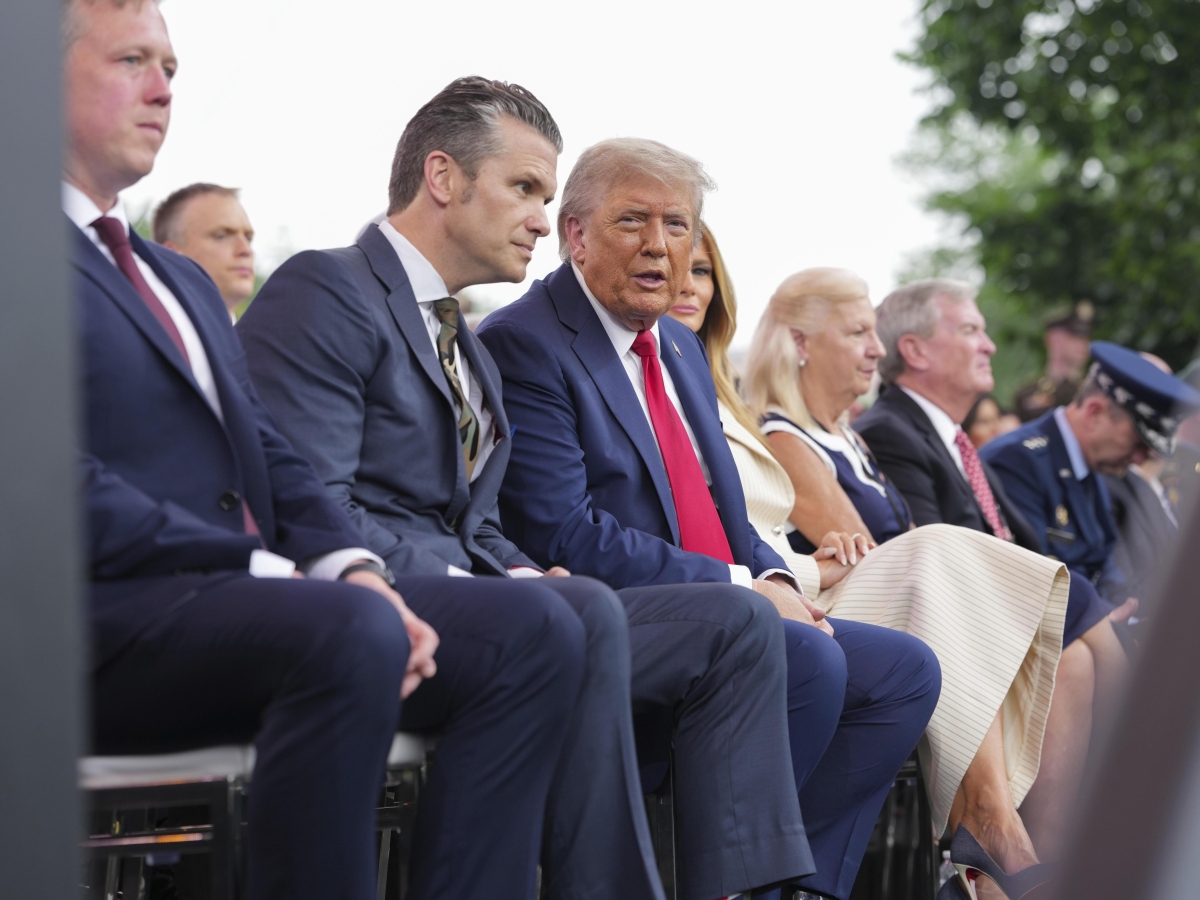 Trump parla di pace in Medio Oriente ma minaccia l Trump parla di pace in Medio Oriente ma minaccia l