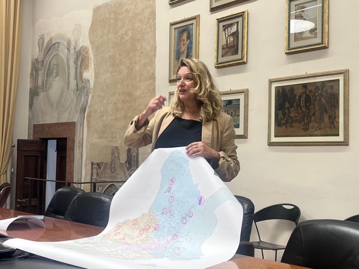 Il caso Prato: le dimissioni della sindaca Bugetti, «la città dello sconforto» e il rischio di una paralisi dannosa