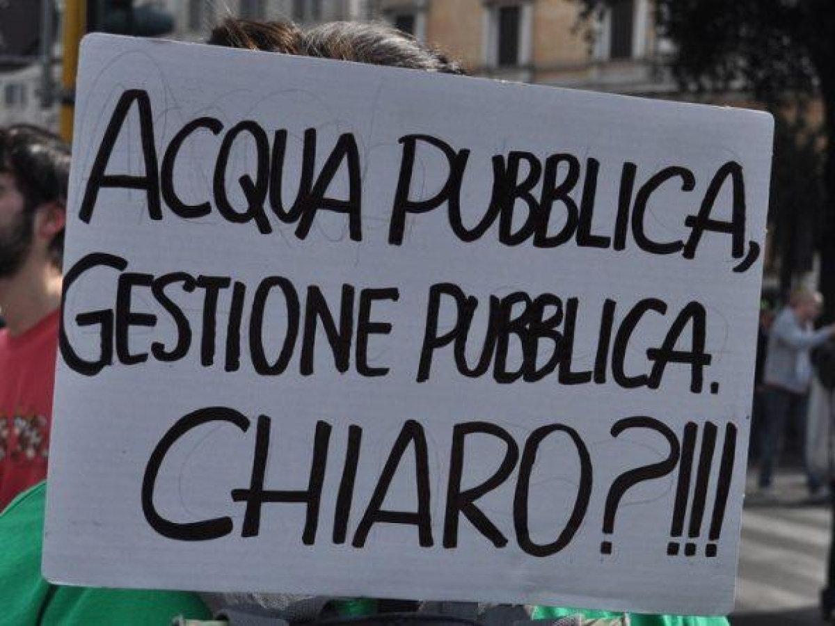 Napoli, comitati in piazza «a difesa dell'acqua pubblica»