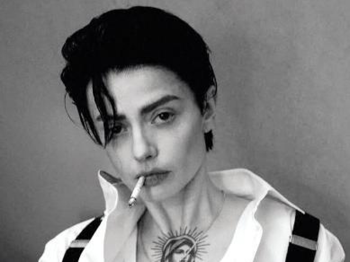 Annalisa diventa «maschio», capelli corti e look androgino: «Voglio capire come ci si sente dall'altra parte»