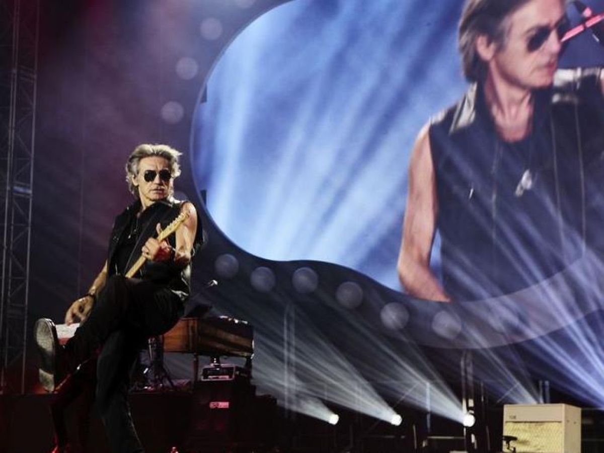 Ligabue a Campovolo con 100 mila fan: «I sogni traditi dalle guerre»