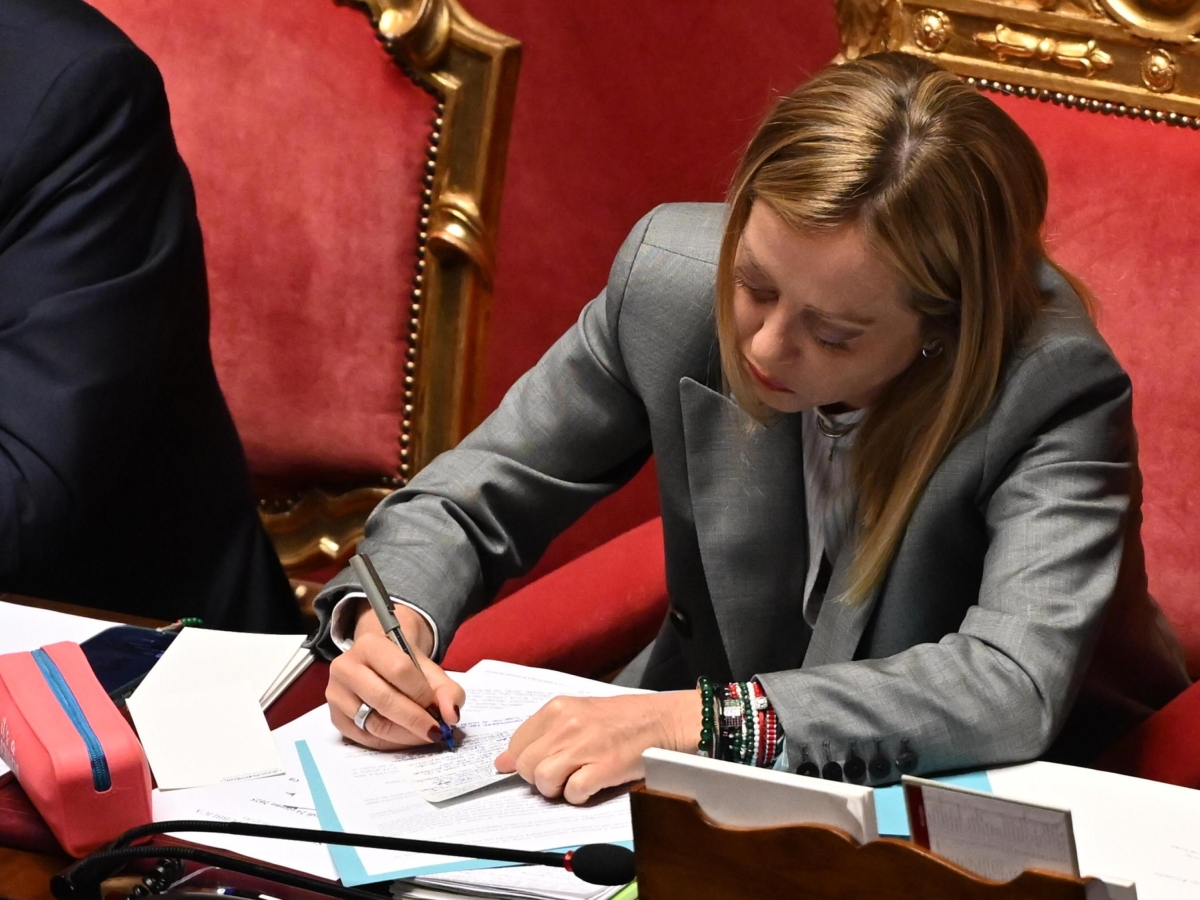 Meloni, tensione e dialogo con i democratici. Poi la battuta sull’ex premier: «Vorrei essere Conte»