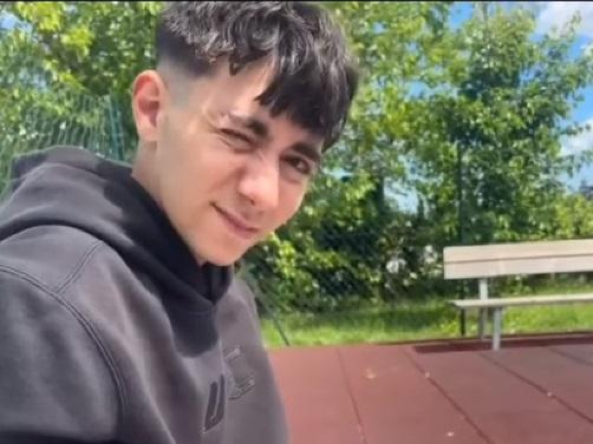 Arezzo, muore a 17 anni dopo 4 giorni dall'incidente in moto: aveva colpito un dosso dissuasore di velocità