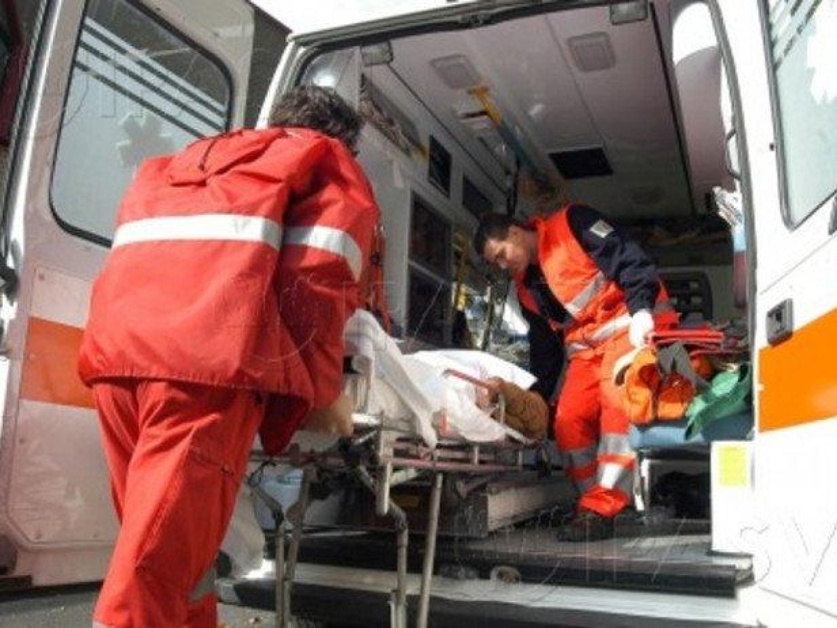 Incidente a Ostiense: esce di strada col motorino, morto 54enne