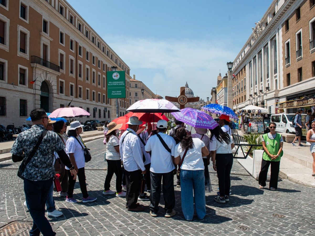 Roma, il caldo non dà tregua e riempie gli ospedali: ricoveri saliti del 10%. Bollino rosso oggi e domani